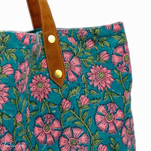 ruime tas velours bloemen blauw met roze